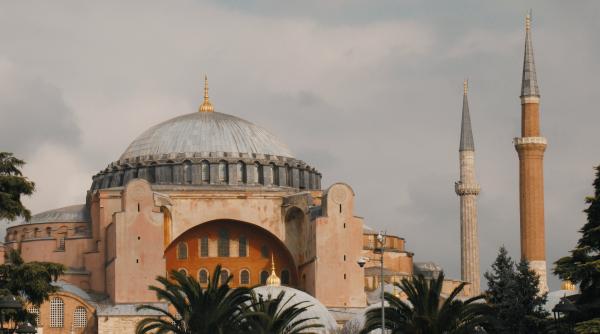 indemnul nesabuit al unui colonel rus crucifix pe acoperisul marii moschei din istanbul si rasturnarea guvernului turc