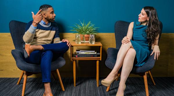 obisnuiesti sa stai picior peste picior iata consecintele asupra corpului