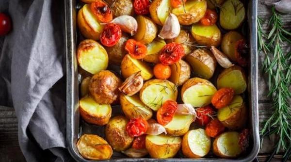 cartofi prajiti in stil grecesc nu rata reteta si vei fi cucerit de acest fel de mancare