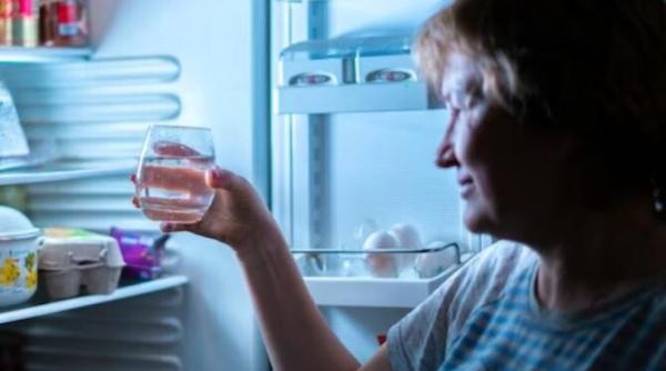 gospodinele cu experienta pun zahar in frigider un truc incredibil care te va surprinde