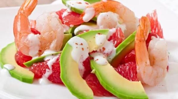 salata cu creveti si avocado o reteta din bucataria japoneza