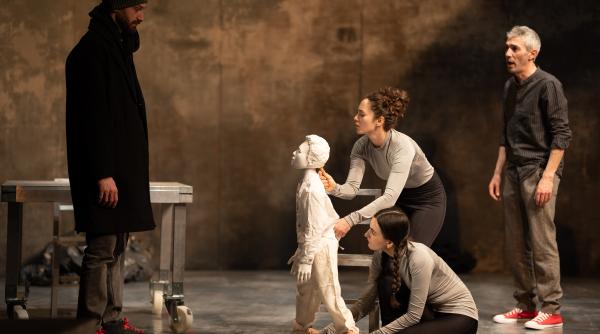 teatrul mic premierele lunii aprilie