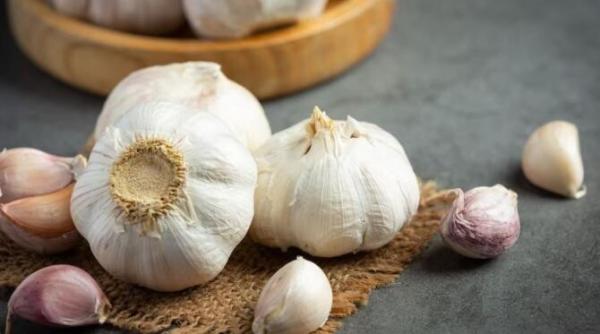 cum sa cureti usor si rapid mult usturoi trei moduri eficiente