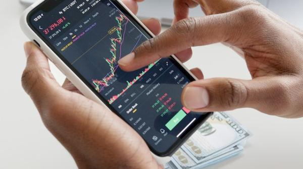 in ce si salveaza banii investitorii romani contrar tendintei globale criptomonedele nu mai sunt pe val cea mai mare amenintare