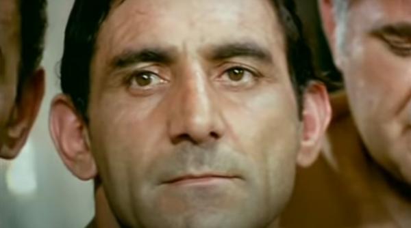 jean constantin a crescut in saracie lucie eu am purtat intotdeauna tot ce aruncau ceilalti am avut numai pantofi scalciati ciorapi cusuti de mama si camasi cu gulerul schimbat