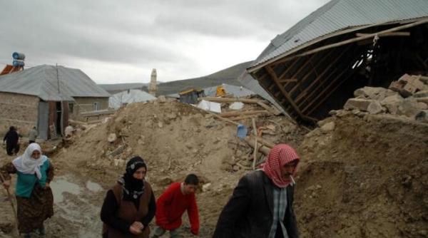 ministrul grec al apararii va vizita regiuni din turcia afectate de cutremure