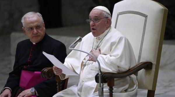 papa francisc a fost externat din spital