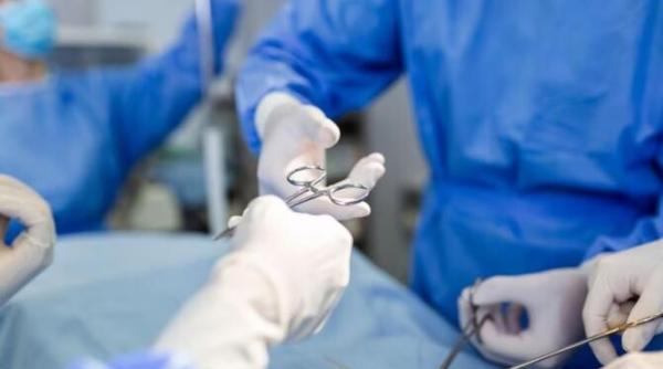 transplant hepatic la un pacient de 14 ani efectuat de medicii de la spitalul clinic de urgenta pentru copii grigore alexandrescu