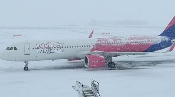 aeroportul din suceava inchis zborurile au fost anulate iar zeci de pasageri sunt blocati