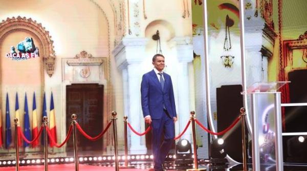 ionut rusu la pupitrul rubricii daca as fi presedinte as vrea sa lucrez cu domnul cheloo in campania mea explicatia actorului care l a impersonat pe klaus iohannis foto