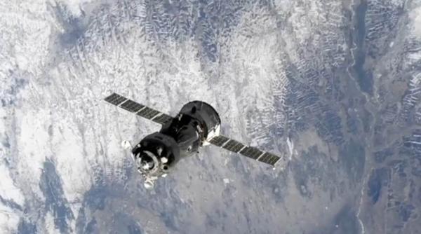 cosmonauti blocati in spatiu dupa ce au fost loviti de un meteorit nava spatiala soiuz ms 23 a fost mutata