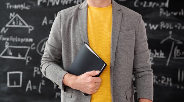 o ecuatie din 1903 sugereaza o modalitate de a transforma dioxidul de carbon intr un produs util