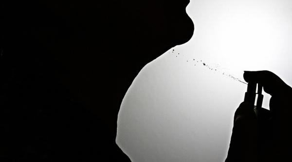 o femeie a murit dupa ce a mirosit un parfum primit cadoul de la iubitul ei barbatul habar nu avea ca sticluta contine o substanta toxica