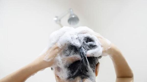 cum sa ti speli parul fara a folosi sampon