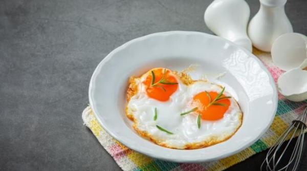 oua cu usturoi o reteta fantastic de buna din orientul mijlociu