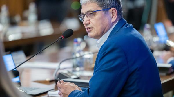 salariile bugetarilor vor fi taiate nici pensionarii speciali nu scapa avem data limita bolos reformele nu se fac cu manusi de catifea