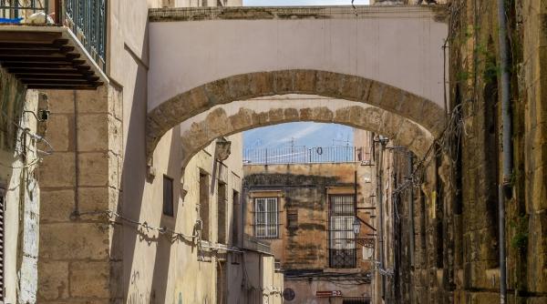 ce ascund casele la 1 euro din italia un australian a pierdut tot