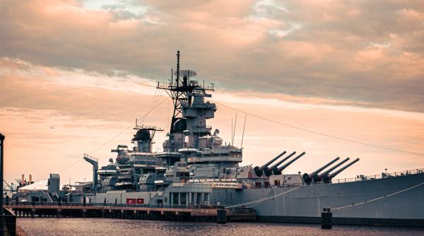 distrugatorul american uss milius a trecut prin stramtoarea taiwan china a supravegheat trecerea in timp ce a trimis alte avioane in apropierea insulei