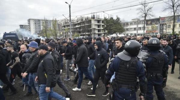 csa steaua bucuresti fc dinamo 1948 scor violente intre suporteri persoane retinute si duse la sectie