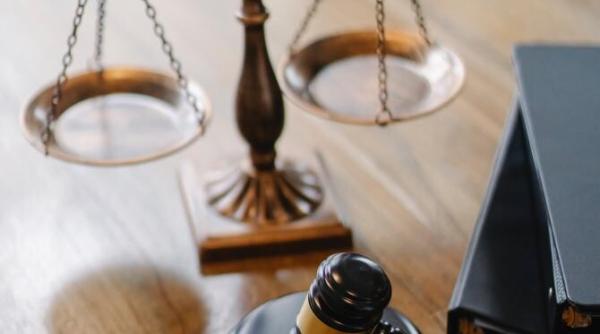 prins in flagrant cand lua bani pentru un permis de conducere un instructor auto din teleorman s a ales cu dosar penal