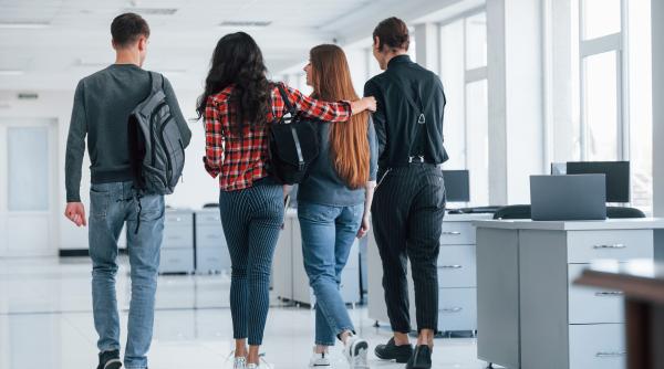 camera deputatilor operatorii economici pot angaja elevi la implinirea varstei de 16 ani cu jumatate de norma