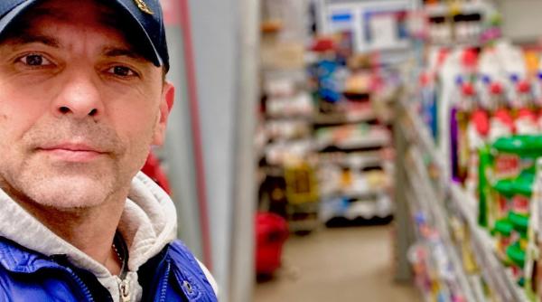 dan negru un zbor din bucuresti pana la salonic grecia costa cat 3 litri de apa plata in aeroportul otopeni foto