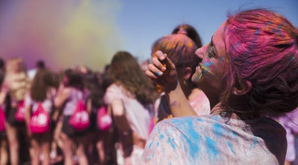 evenimentul color run deviaza opt linii de autobuz din zona biblioteca nationala piata alba iulia