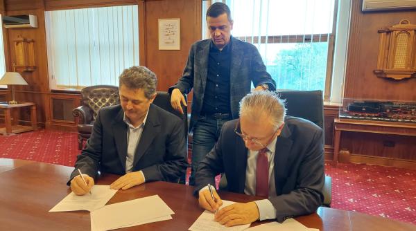 n avem autostrazi se moare pe sosele ca la razboi dar s au gasit bani pentru cnir noua companie de drumuri sef a fost pus urtoi consilierul lui grindeanu