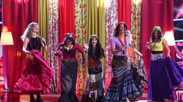 nicole cherry si juno show total pe scena te cunosc de undeva juno am vazut duma din piesa caci altfel nu cred ca reuseam