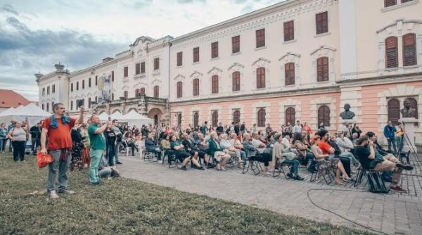 targul de carte alba transilvana la alba iulia