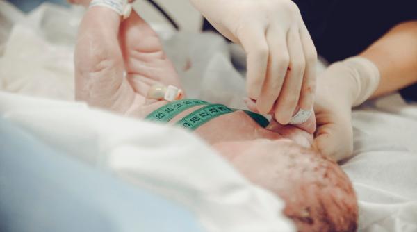 povestea linei fetita care a devenit mama la doar cinci ani