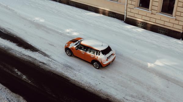 educatia rutiera in suedia la alt nivel doua categorii risc 1 si risc 2 nu vrem sa speriem oamenii ci doar sa aratam cum reactionam in situatii de criza