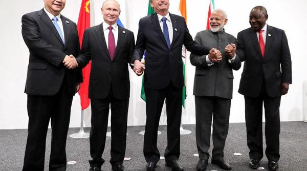 previziuni sumbre pentru dolarul american economistul charles nenner avertizeaza asupra unei crize economice globale