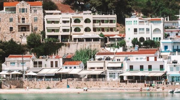cat costa o casa in grecia in halkidiki pretul mediu este mai mic decat al unui apartament in bucuresti