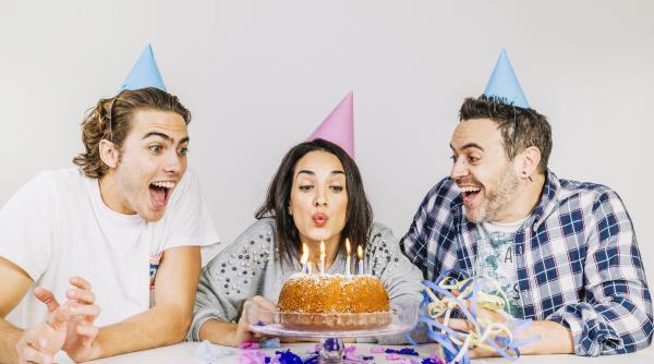 cine a compus melodia multi ani traiasca pe care toti romanii o canta la aniversari