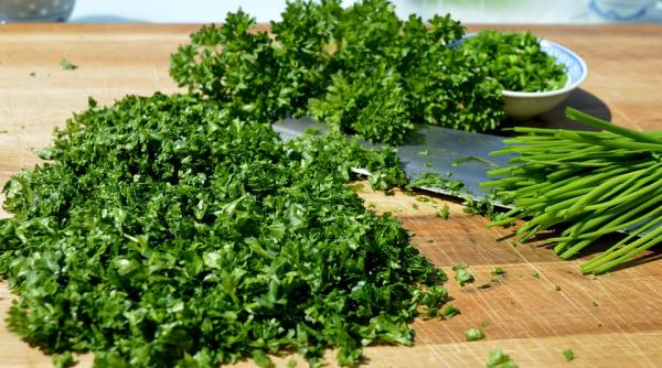 dieta cu patrunjel promite ca te lasa fara 5 kg intr o saptamana