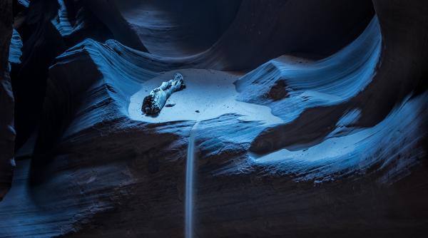 a doua cea mai mare gaura albastra din lume ar putea fi un portal catre o alta dimensiune spun cercetatorii