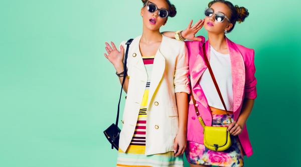 ce se poarta in aceasta vara kinga varga dantela plasa si culori puternice toata tinuta in aceeasi cromatica exact ca regina s o vezi in multime