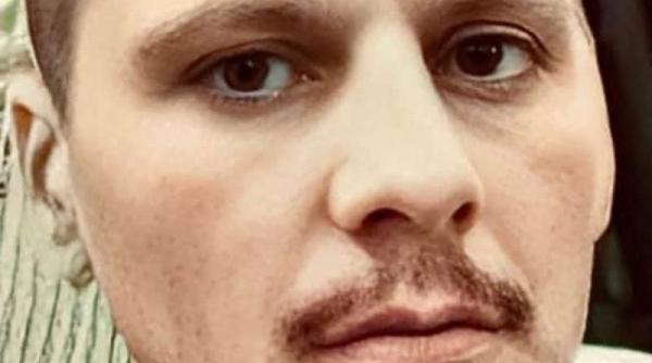 80 000 de dolari pe capul unui barbat banuit ca ar fi impuscat mortal 5 oameni politia e in alerta