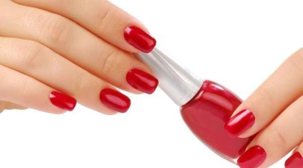 ce spune culoarea unghiilor despre o femeie