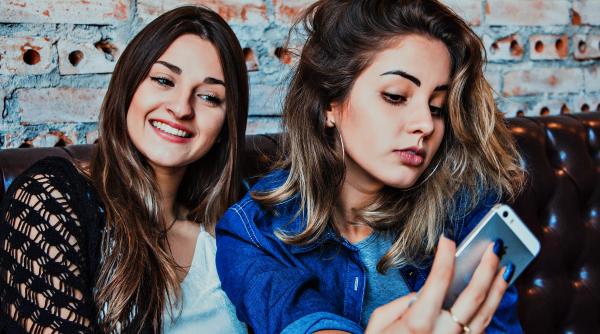 de ce ne plac selfie urile o noua cercetare ofera un raspuns