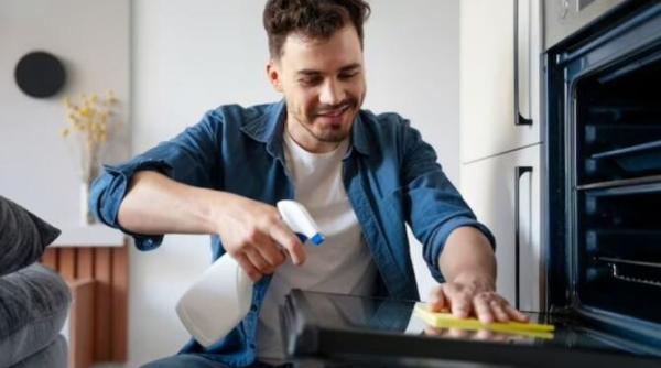 scapa de mirosul neplacut din cuptor cu aceste ingrediente simple