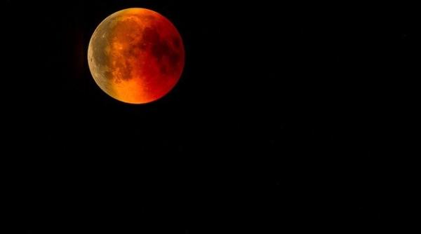 astrologii internationali despre luna sangerie de pe 5 mai haos reconstructie si oportunitati mari