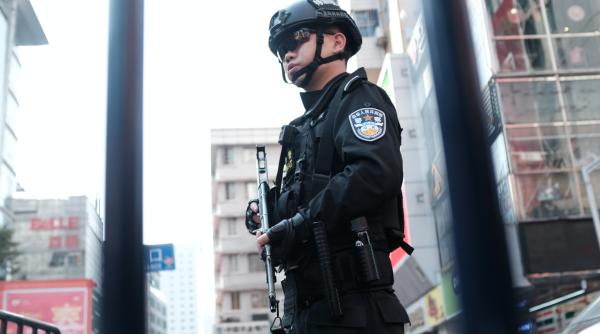 china interzice la mii de cetateni chinezi si straini sa paraseasca tara