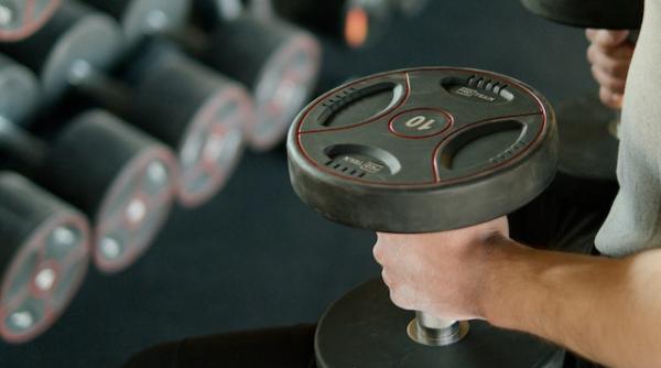 hipertensiunea arteriala poate fi reglata prin exercitii fizice de forta