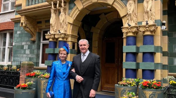 custodele coroanei si principele consort au participat la ceremonia incoronarii foto