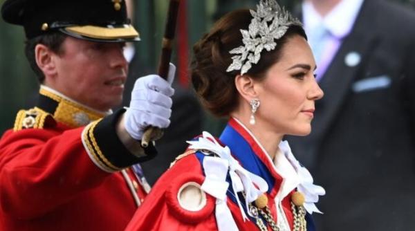 detalii nestiute despre tinuta spectaculoasa pe care kate middleton a purtat o la incoronare