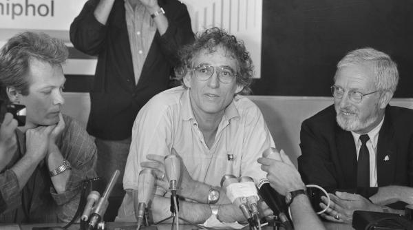 klaas de jonge cunoscut pentru activismul anti apartheid a murit la 85 de ani