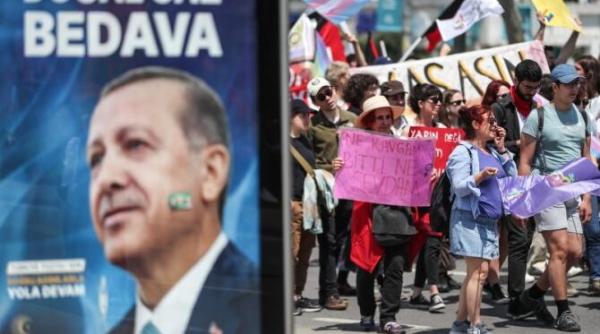 erdogan va participa la cel mai mare miting electoral inainte de alegerile din turcia chirieac lucrurile nu sunt jucate a fost adulat de turci pana a inceput criza economica