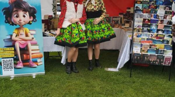 romanii din londra au sarbatorit incoronarea cu mici kurtos kolacs muzica si costume traditionale